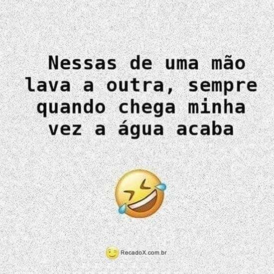 Uma mão lava a outra