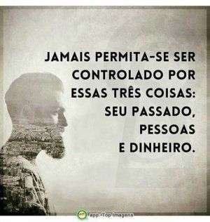 Controlado por três coisas